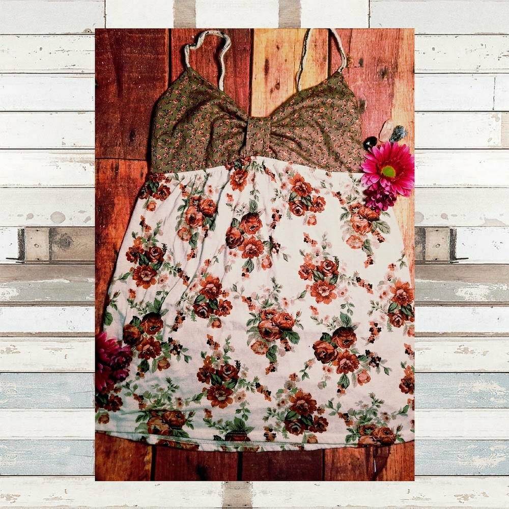 Medium spaghetti strap floral tank
